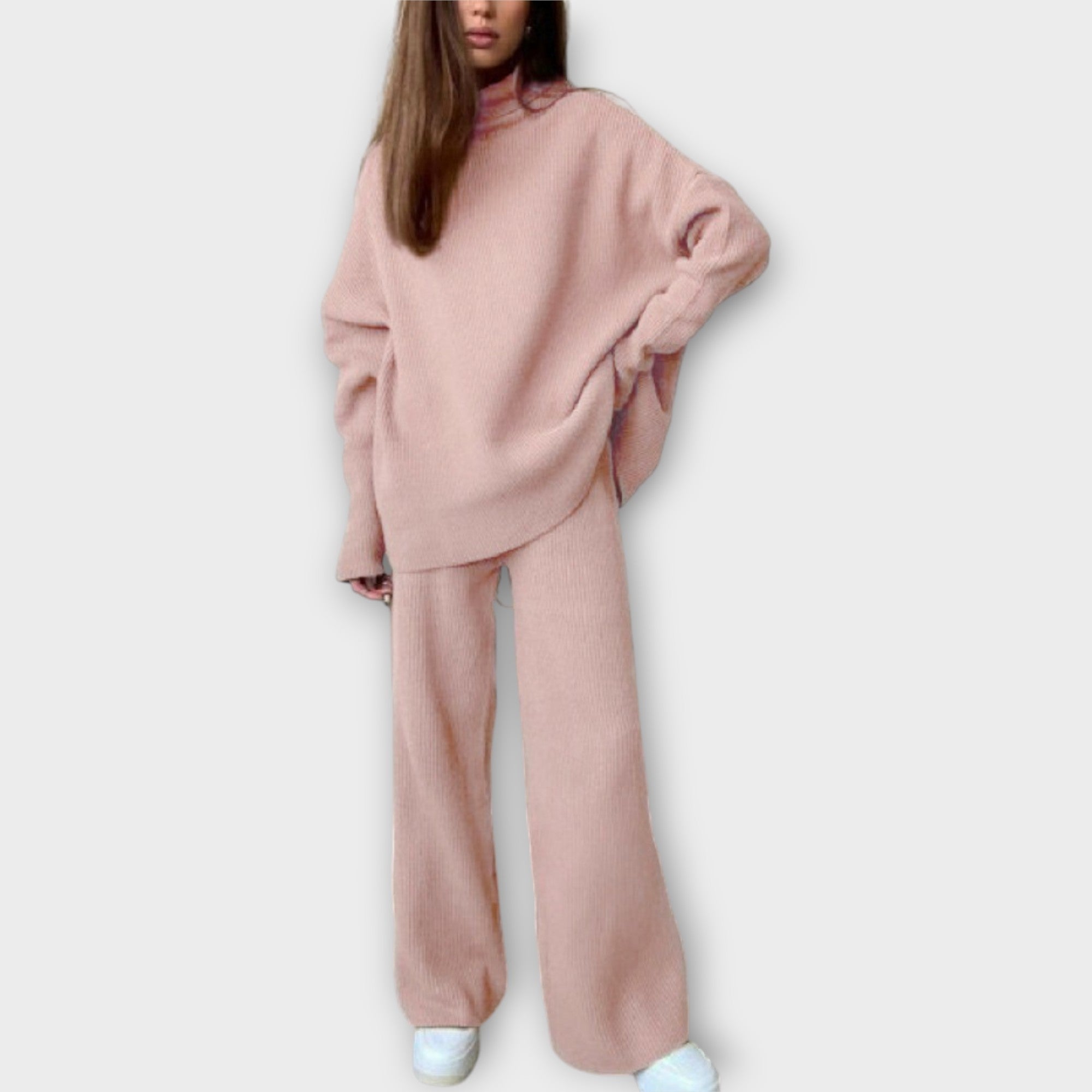 Kootud komplekt laia lõike ja minimalistliku disainiga